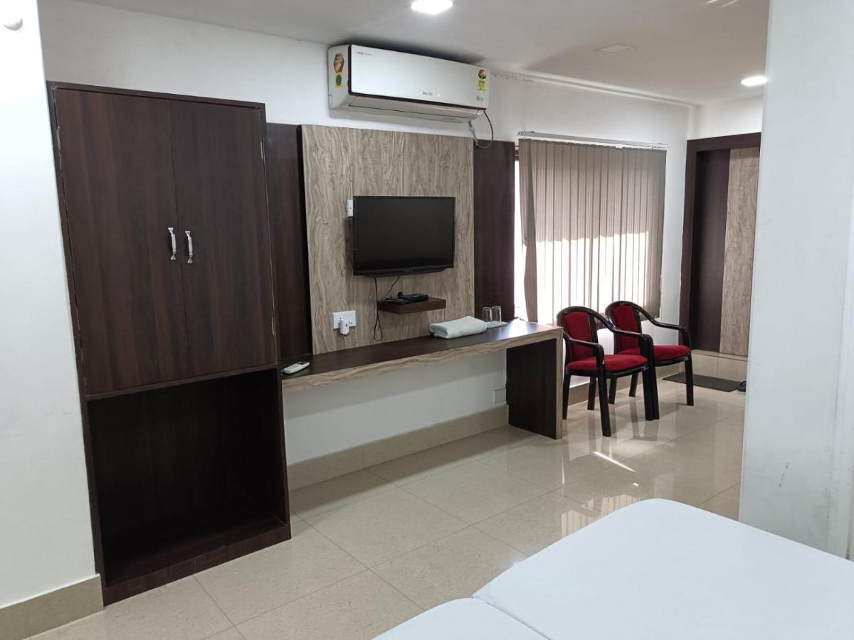 Kusum Hotel Dibrugarh Exterior photo