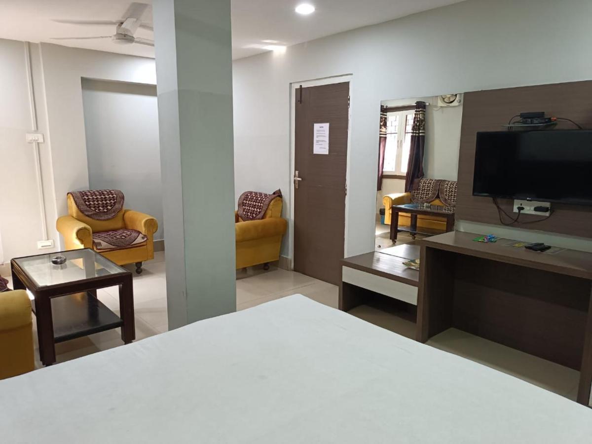 Kusum Hotel Dibrugarh Exterior photo