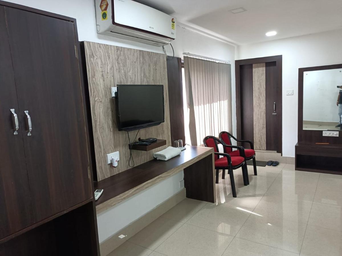 Kusum Hotel Dibrugarh Exterior photo