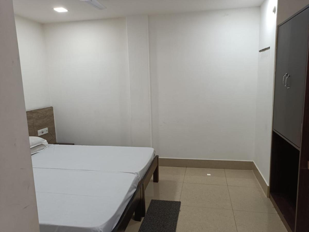 Kusum Hotel Dibrugarh Exterior photo