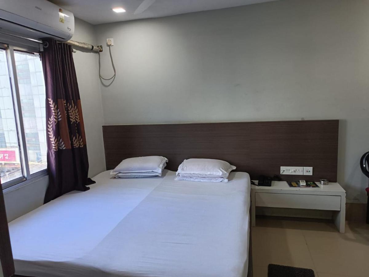 Kusum Hotel Dibrugarh Exterior photo