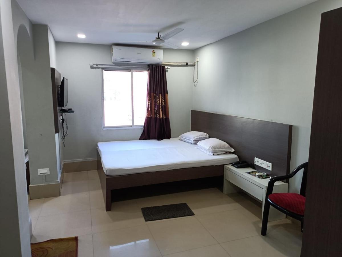 Kusum Hotel Dibrugarh Exterior photo