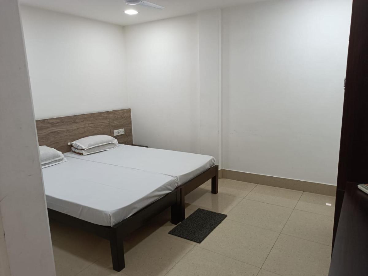 Kusum Hotel Dibrugarh Exterior photo