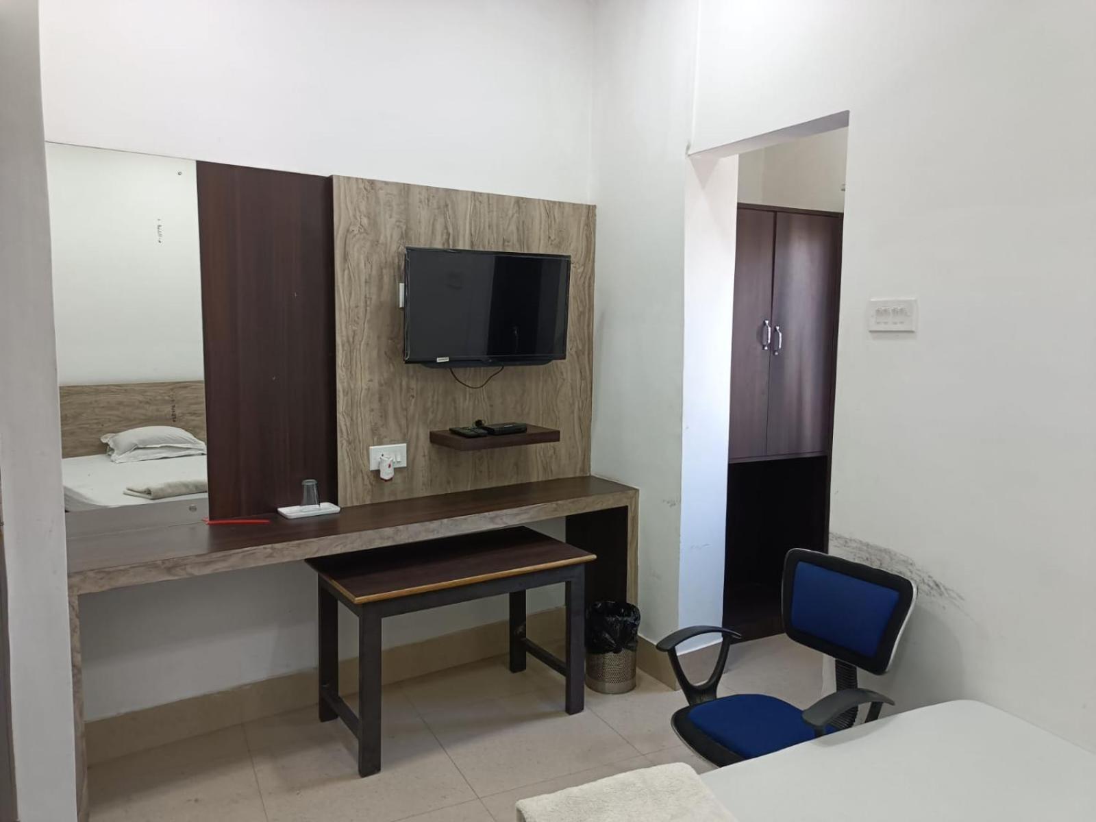 Kusum Hotel Dibrugarh Exterior photo